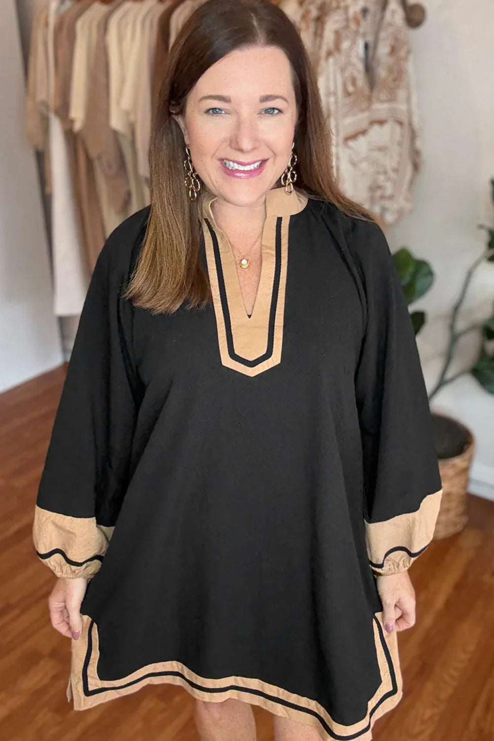 Women's Black Plus-Size V-Neck Color-Block Long-Sleeve Mini Dress